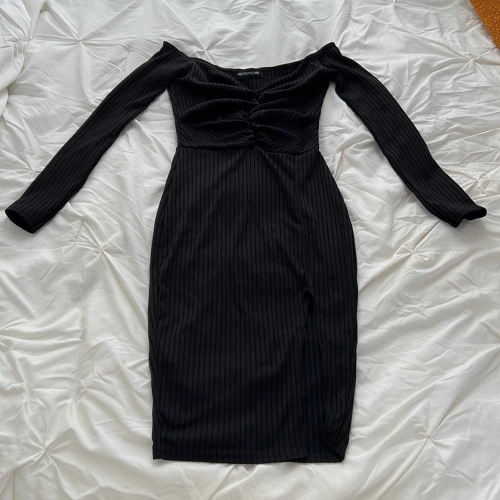 Black Off-the-Shoulder Bodycon Dress